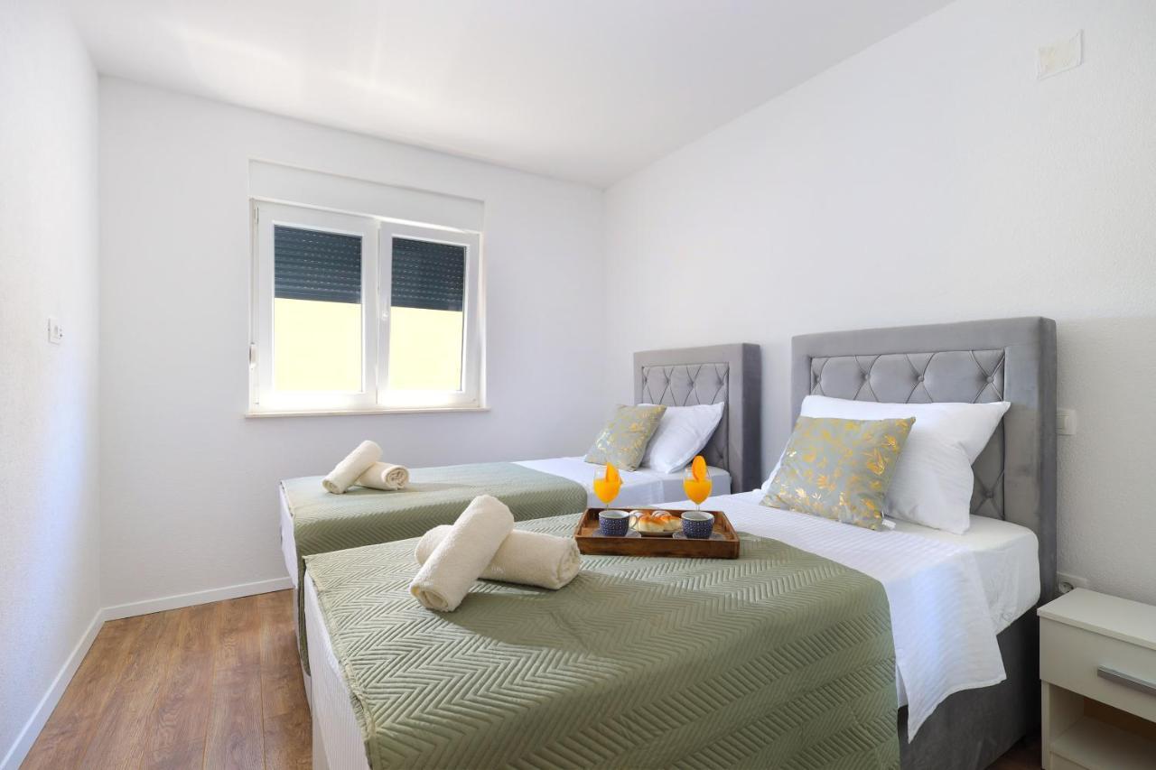Bonaca Apartments With Terrace And Private Parking Kaštela Εξωτερικό φωτογραφία