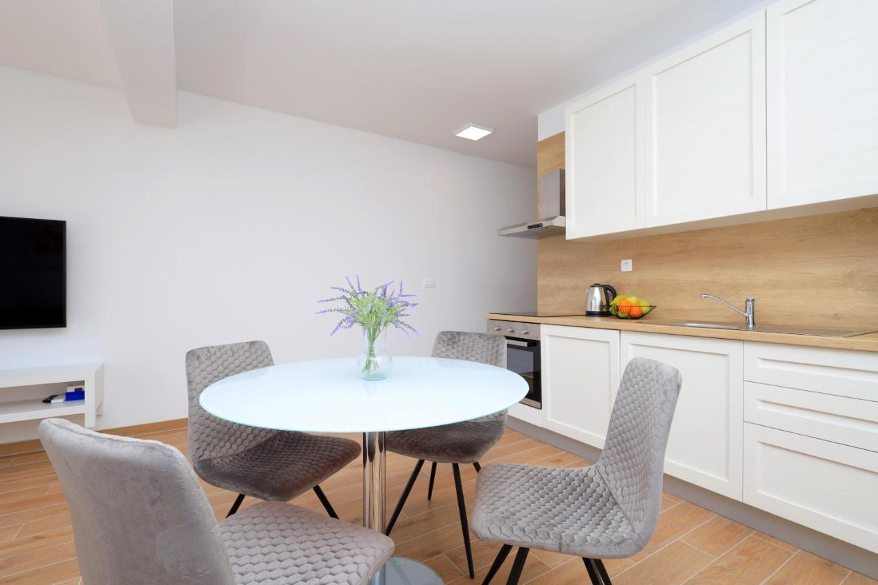 Bonaca Apartments With Terrace And Private Parking Kaštela Εξωτερικό φωτογραφία