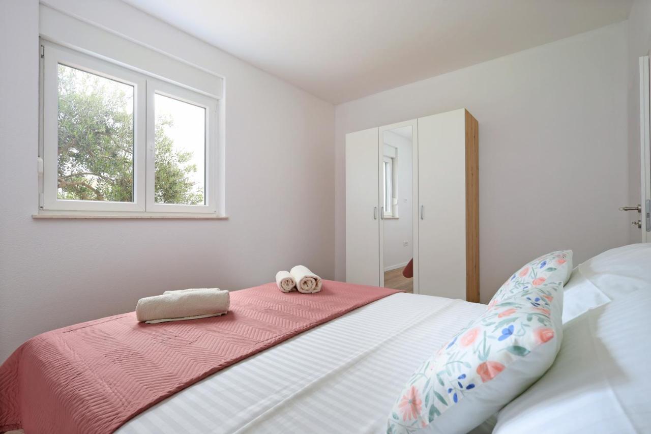 Bonaca Apartments With Terrace And Private Parking Kaštela Εξωτερικό φωτογραφία