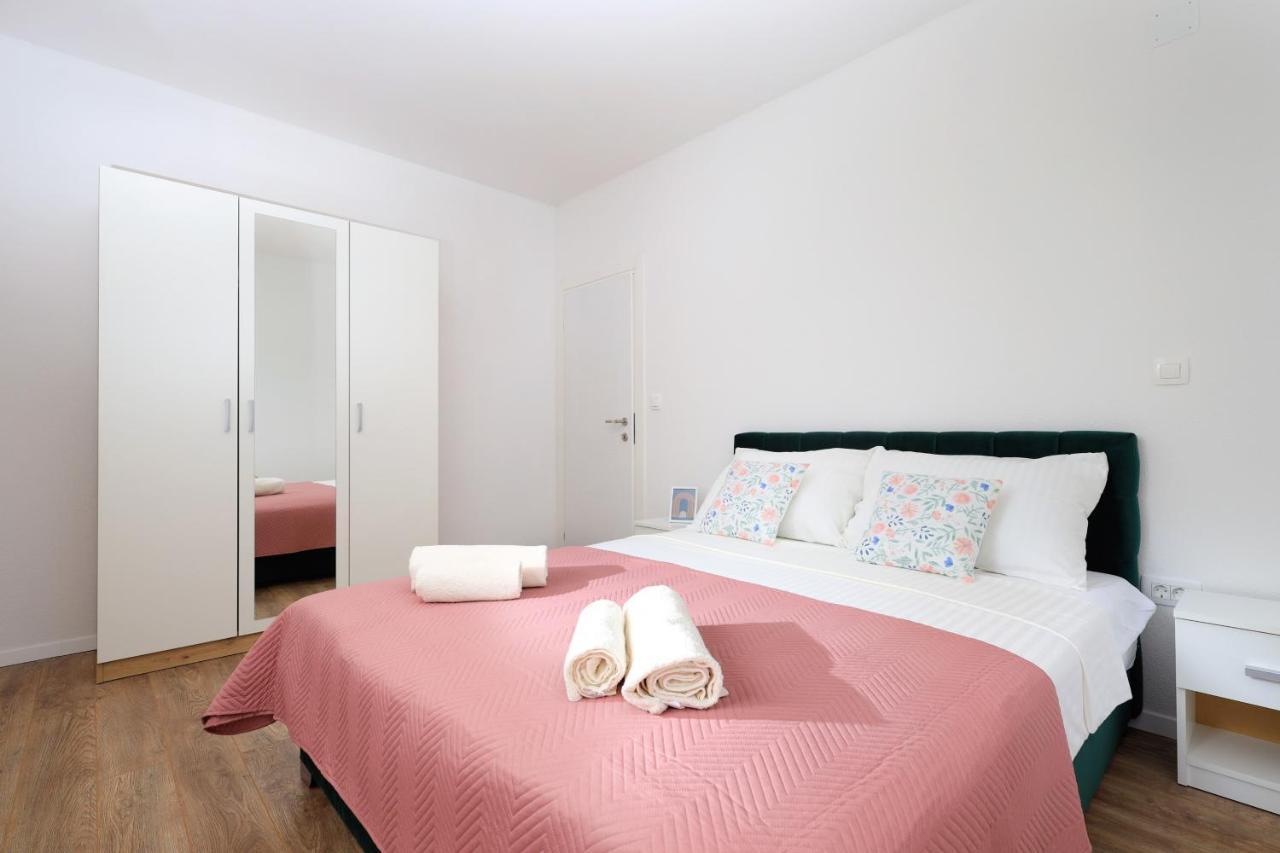 Bonaca Apartments With Terrace And Private Parking Kaštela Εξωτερικό φωτογραφία