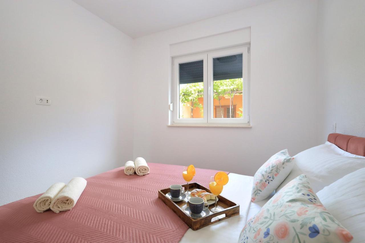 Bonaca Apartments With Terrace And Private Parking Kaštela Εξωτερικό φωτογραφία