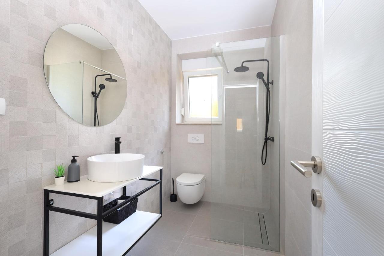 Bonaca Apartments With Terrace And Private Parking Kaštela Εξωτερικό φωτογραφία