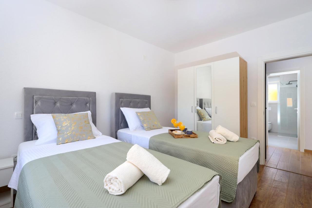 Bonaca Apartments With Terrace And Private Parking Kaštela Εξωτερικό φωτογραφία