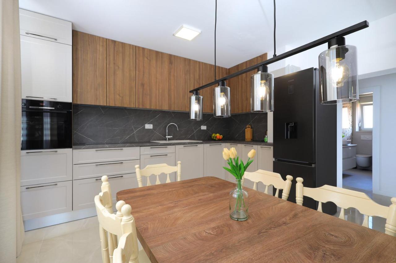 Bonaca Apartments With Terrace And Private Parking Kaštela Εξωτερικό φωτογραφία